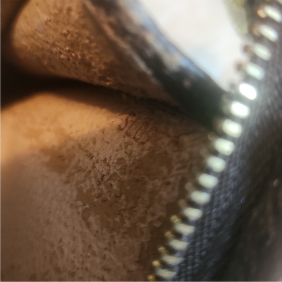 Louis Vuitton Zipper Pouch Preloved - Picture 4 of 12